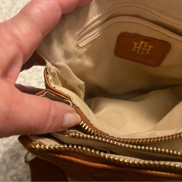 Elegant Tan Handbag - Picture 5 of 7